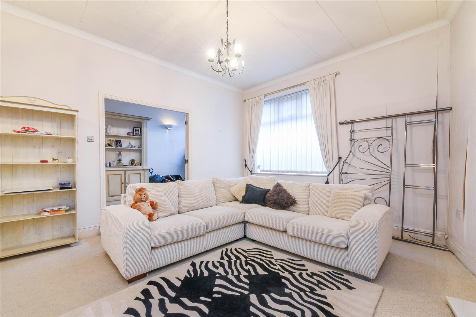 3 bed property in Railway Road, Chorley